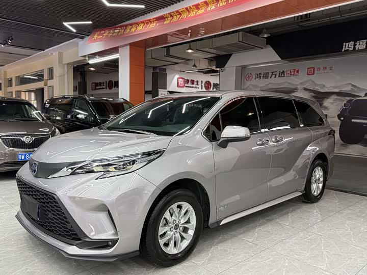 Photo 3 - Toyota Granvia