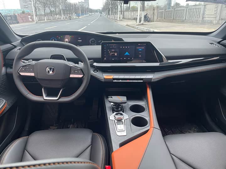 Фото 5 - Changan UNI-V