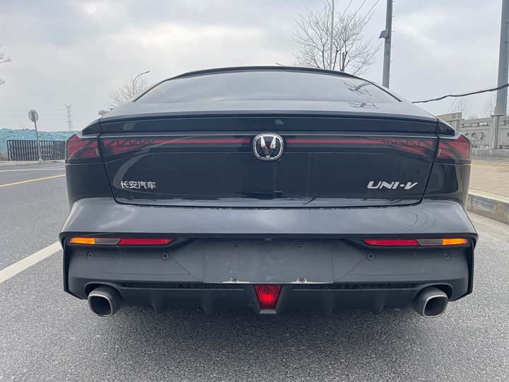 Фото 8 - Changan UNI-V
