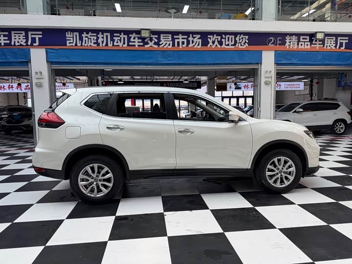 Photo 4 - Nissan X-Trail