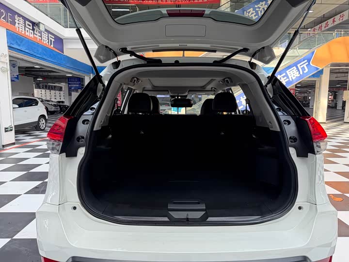 Photo 8 - Nissan X-Trail