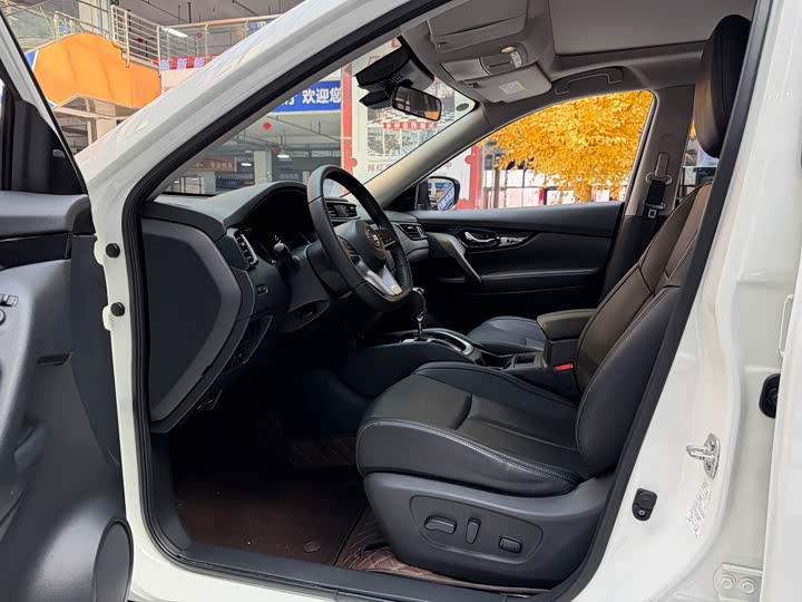 Photo 9 - Nissan X-Trail