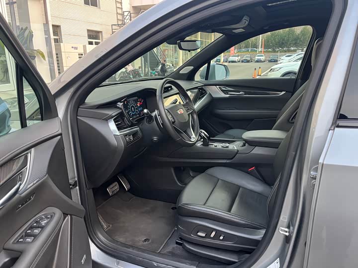 Фото 4 - Cadillac XT6