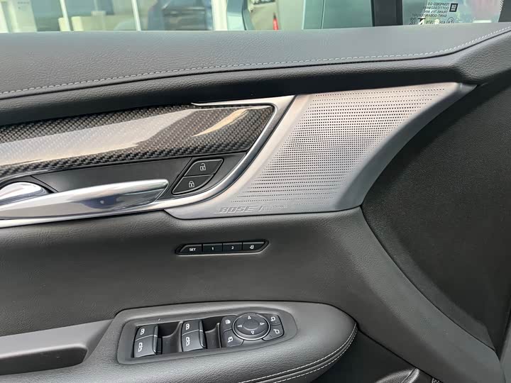 Фото 6 - Cadillac XT6
