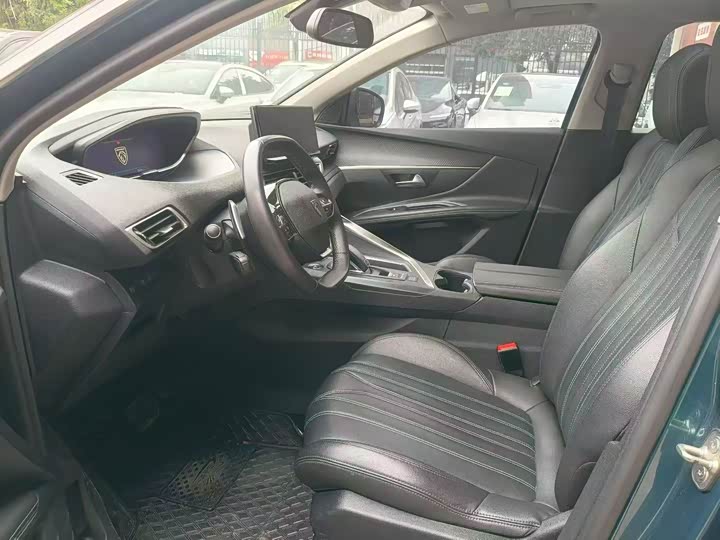 Photo 4 - Peugeot 5008