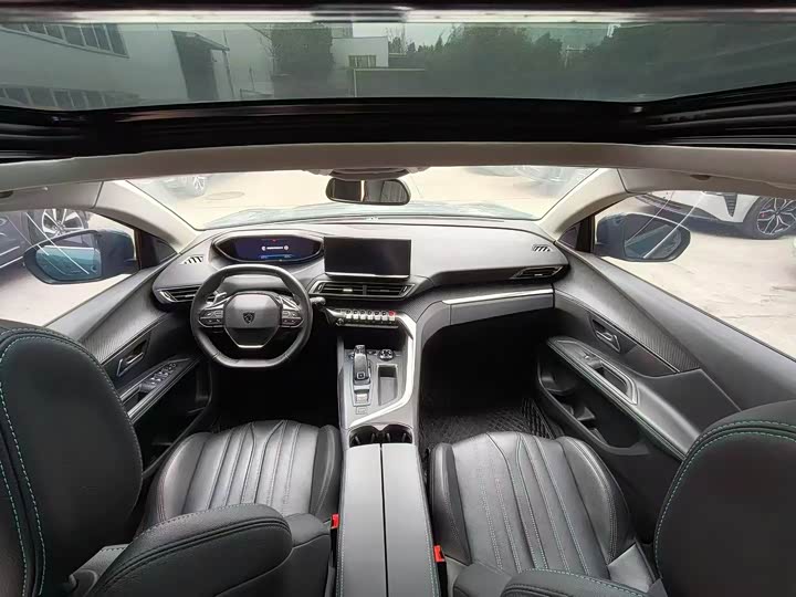 Photo 5 - Peugeot 5008