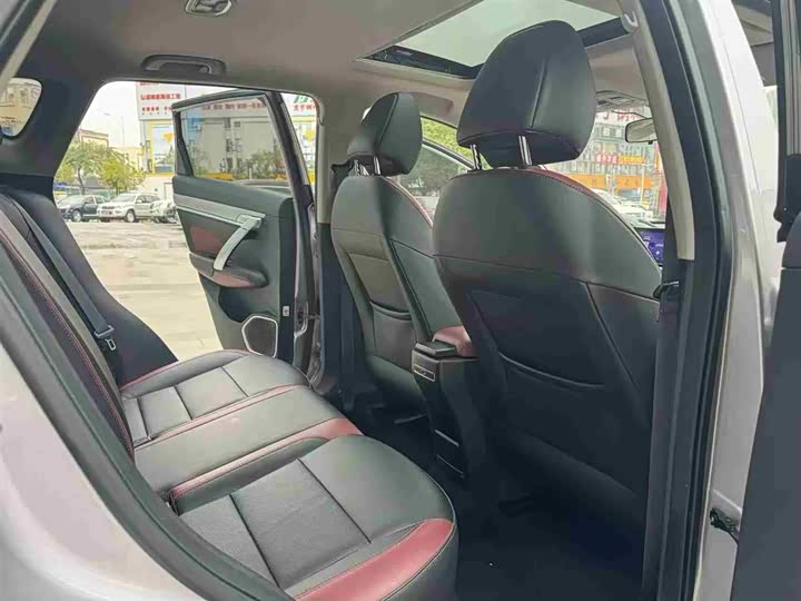 Фото 7 - Geely Coolray