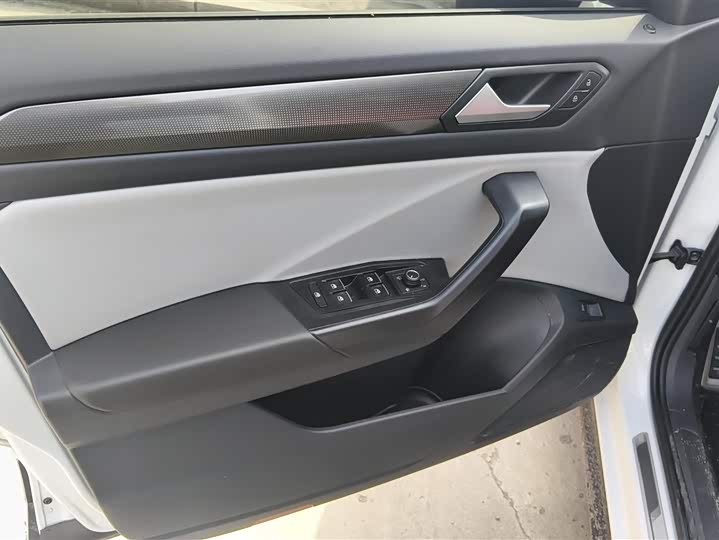 Photo 7 - Volkswagen T-Roc