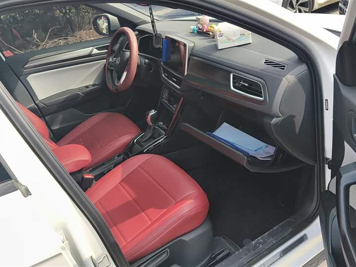 Photo 8 - Volkswagen T-Roc