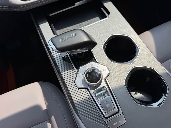 Фото 9 - Changan UNI-K