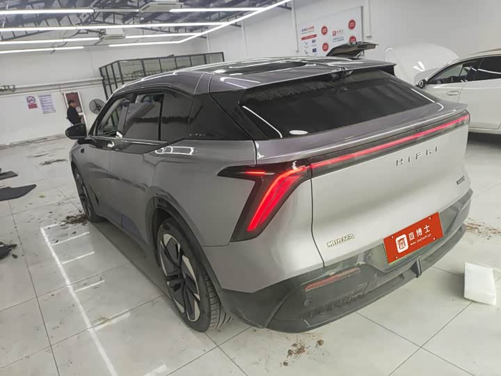 Фото 8 - HiPhi Y