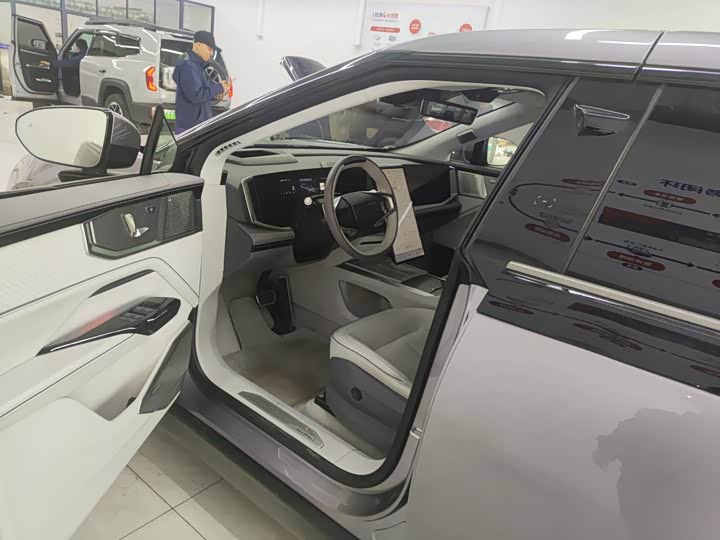 Фото 9 - HiPhi Y