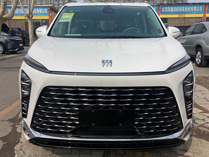 Photo 2 - Buick GL8 ES