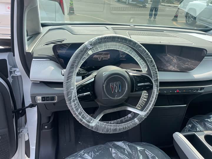 Photo 4 - Buick GL8 ES