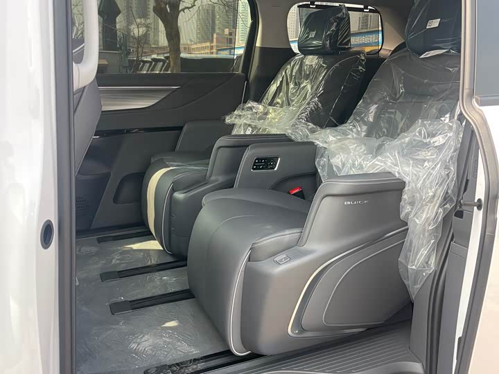 Photo 6 - Buick GL8 ES