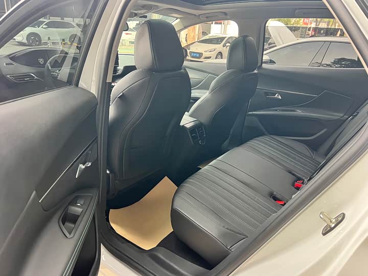 Фото 9 - Peugeot 4008