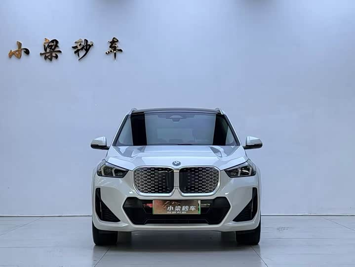 Photo 2 - BMW iX1
