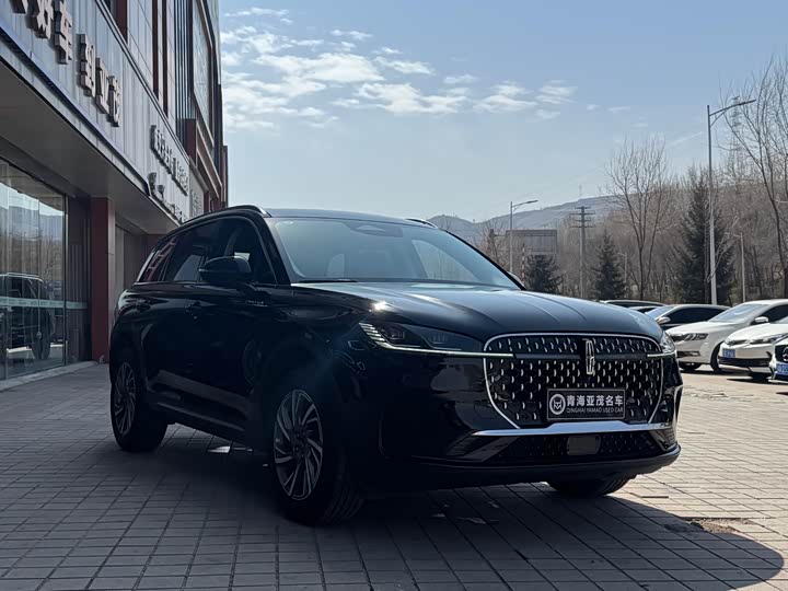 Photo 3 - Lincoln Corsair