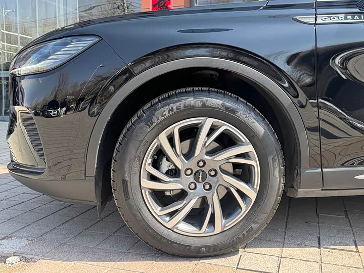 Photo 5 - Lincoln Corsair