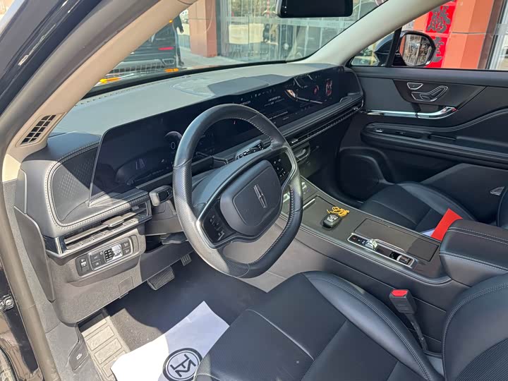 Photo 8 - Lincoln Corsair