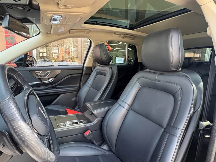 Photo 9 - Lincoln Corsair