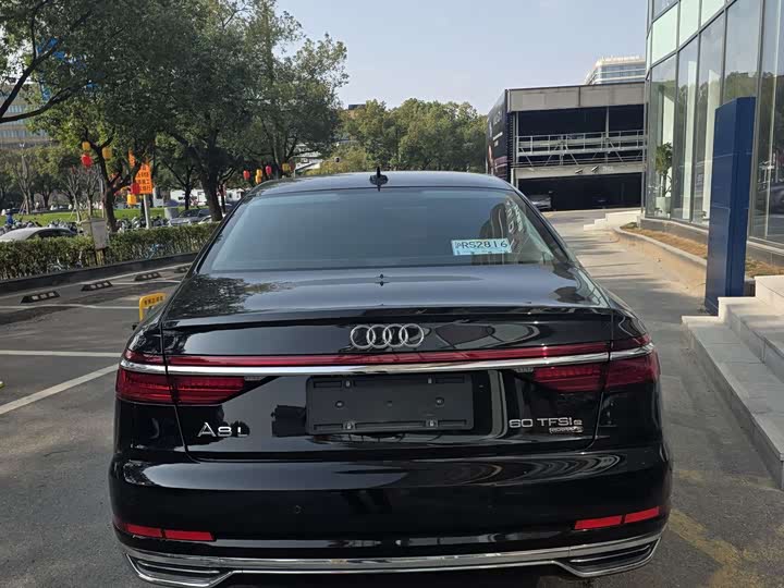 Фото 3 - Audi A8 Hybrid