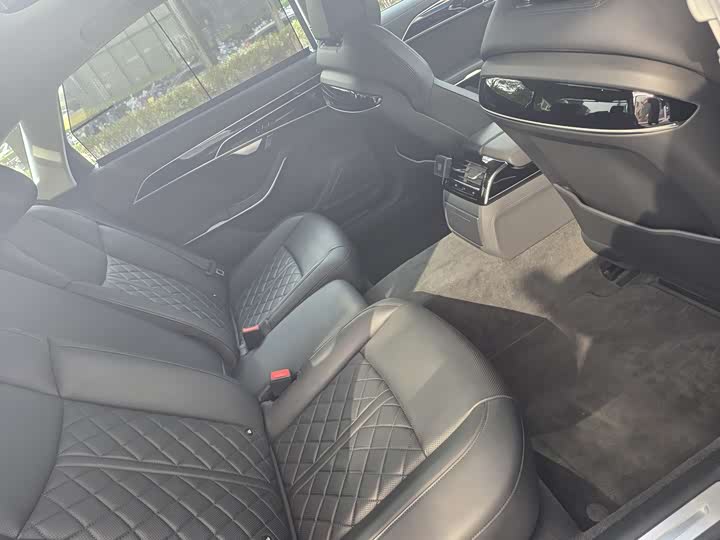 Фото 7 - Audi A8 Hybrid