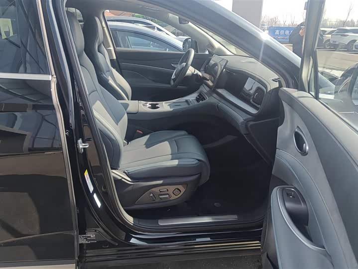 Фото 8 - BYD Sea Lion 07 DM-i Hybrid