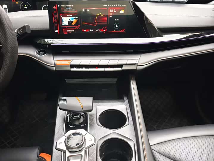 Фото 6 - Changan UNI-V