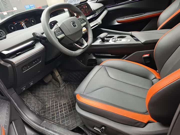 Фото 8 - Changan UNI-V