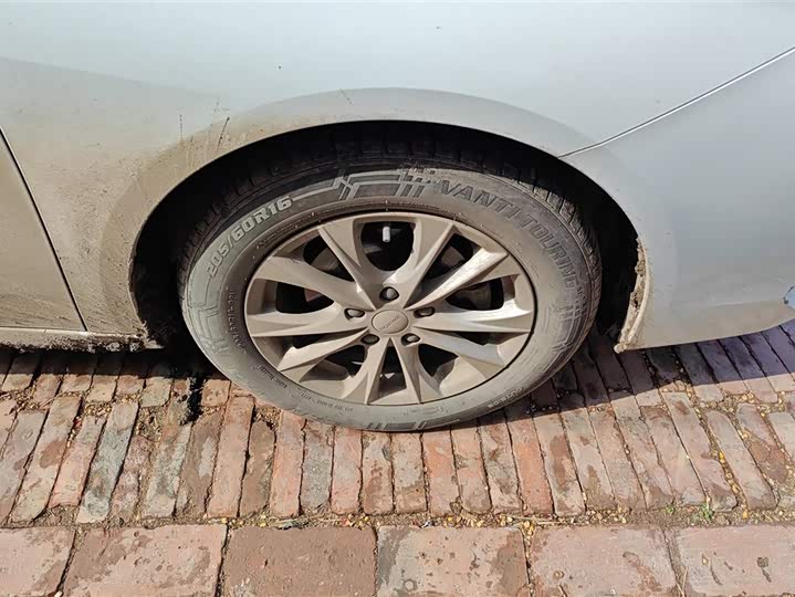 Фото 6 - Roewe i5