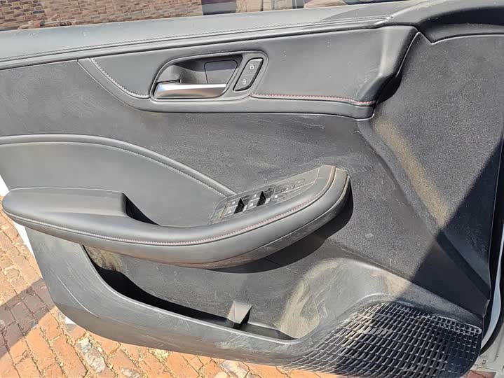 Фото 7 - Roewe i5