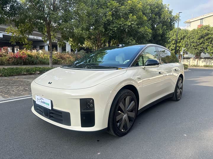 Фото 1 - LiXiang i6