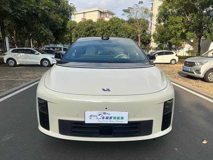 Фото 2 - LiXiang i6