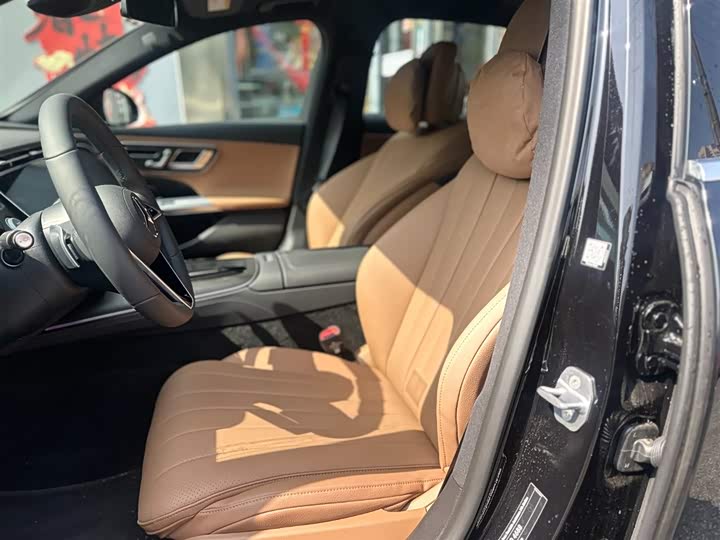 Фото 4 - Mercedes-Benz E-Class