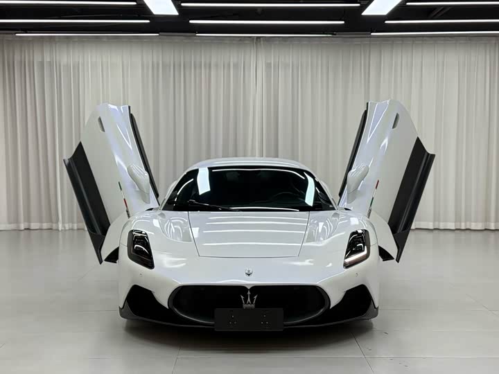 Фото 2 - Maserati MC20