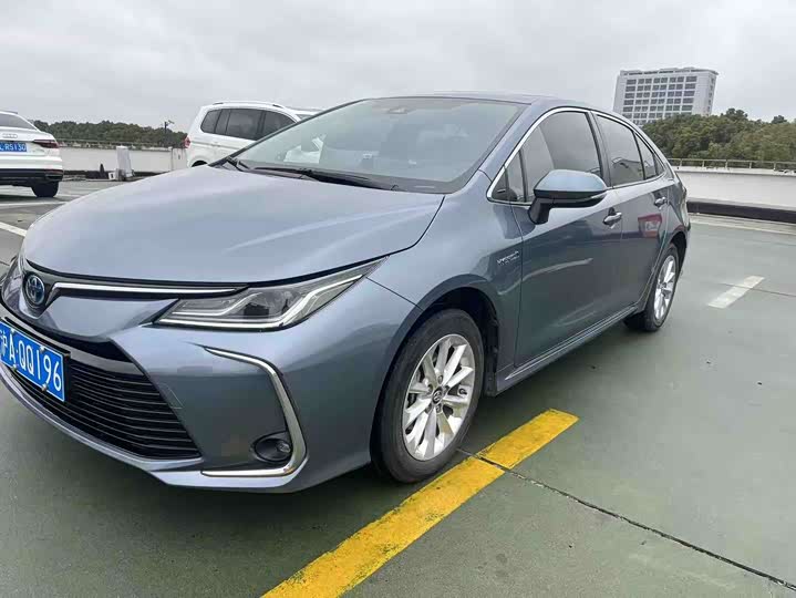 Фото 1 - Toyota Corolla