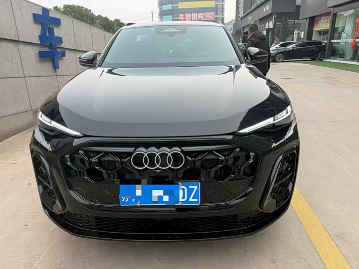 Фото 1 - Audi Q5L