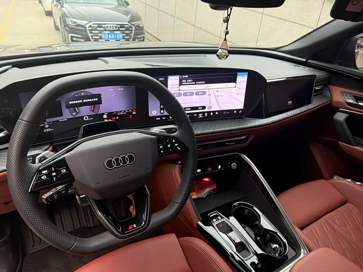Фото 4 - Audi Q5L