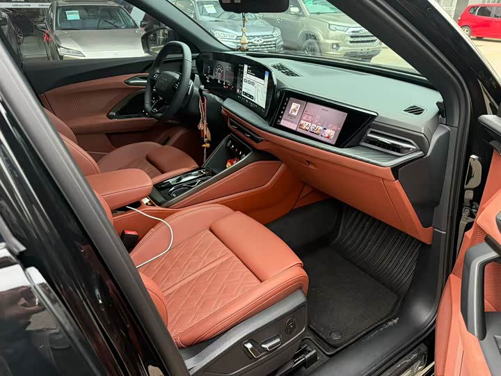 Фото 7 - Audi Q5L