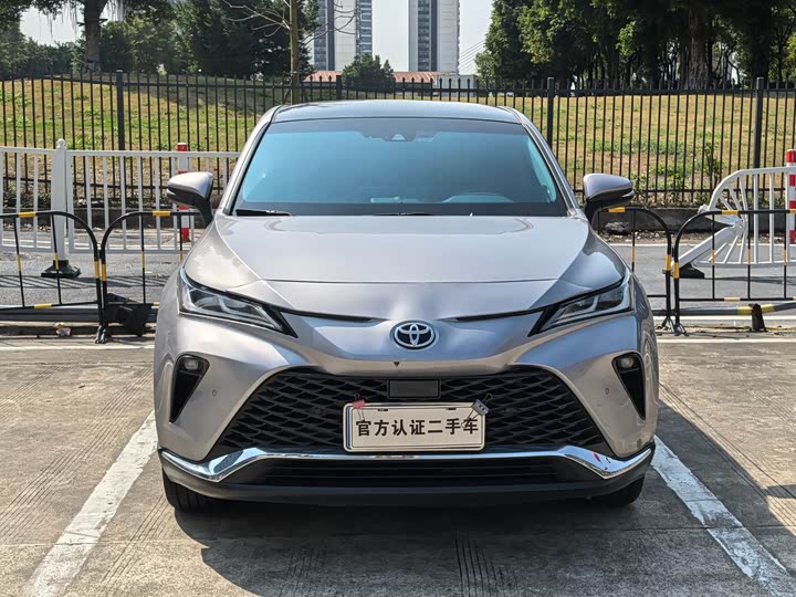 Photo 2 - Toyota Venza