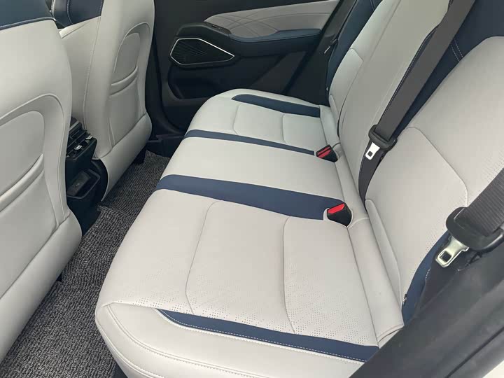 Фото 7 - Geely Emgrand