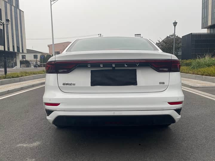 Фото 9 - Geely Emgrand