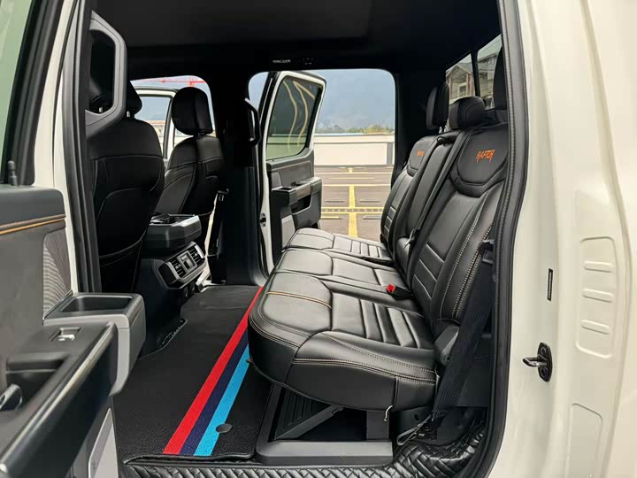 Photo 8 - Ford F-150 Raptor