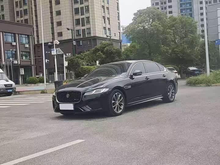 Фото 1 - Jaguar XF L