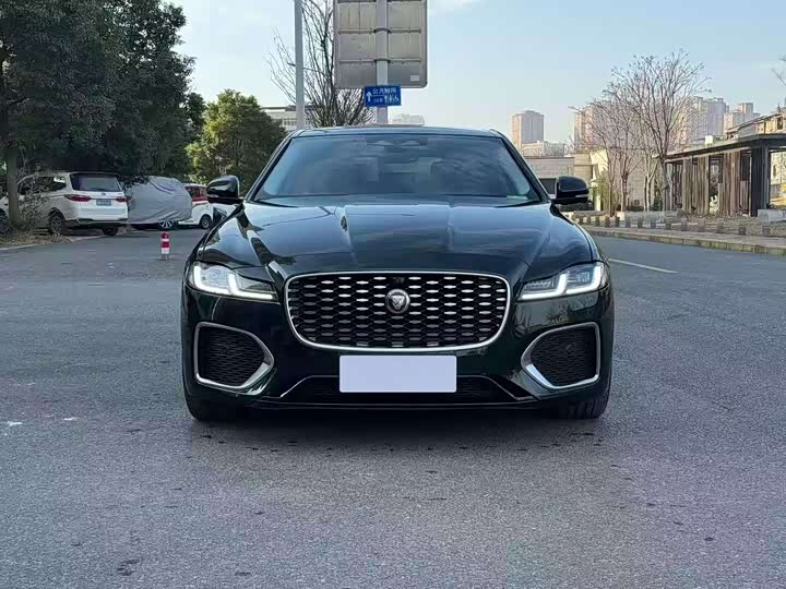 Фото 2 - Jaguar XF L