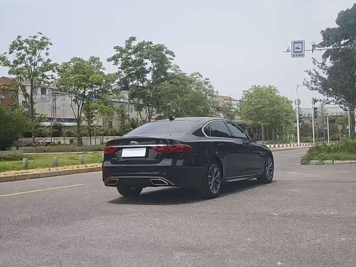 Фото 7 - Jaguar XF L