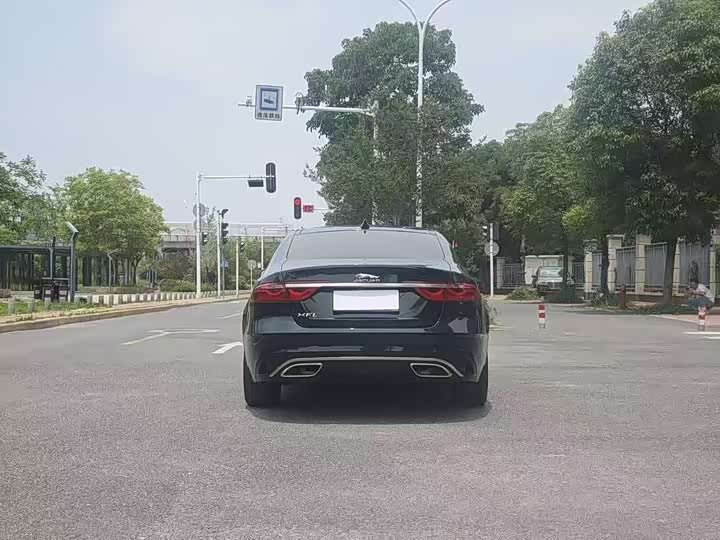 Фото 8 - Jaguar XF L