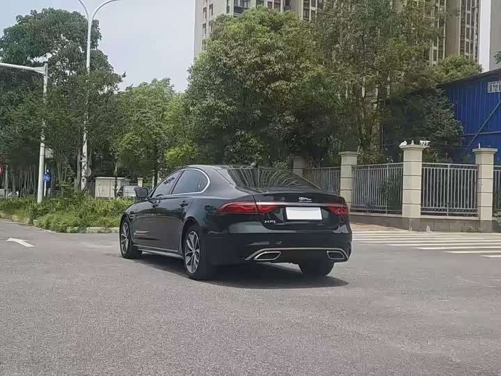 Фото 9 - Jaguar XF L