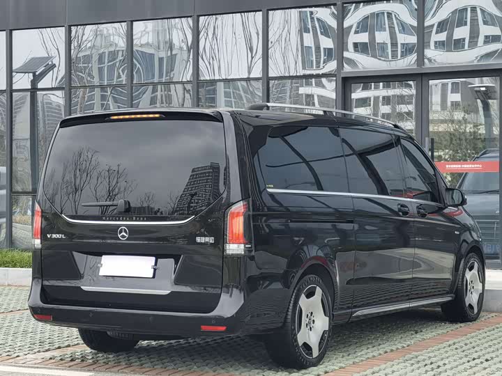 Фото 5 - Mercedes-Benz V-Class